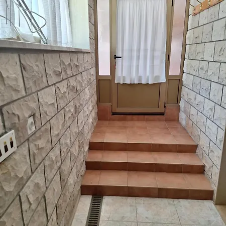 Hana Apartment *