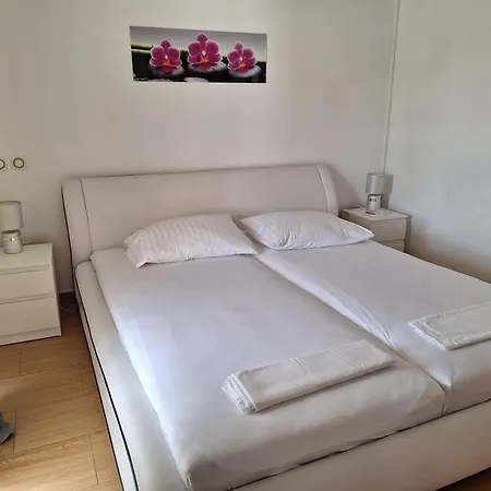 Hana Apartment *