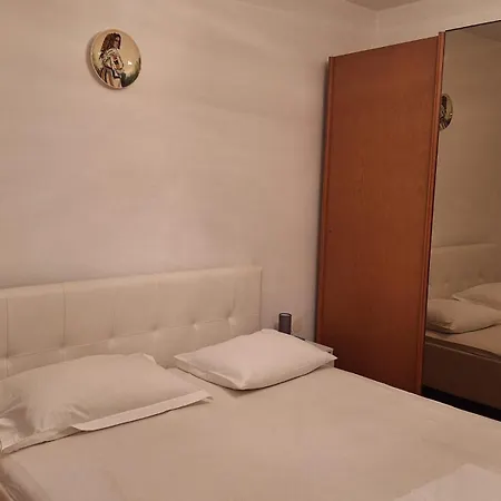 Apartment Hana *