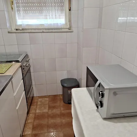 Hana アパート ザダル